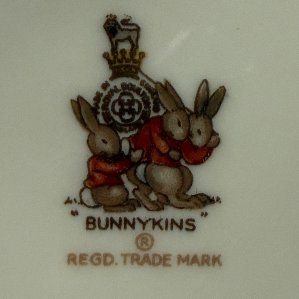 Vintage 1959-1975 Royal Doulton Bunnykins Mug, Knitting Themed, Bunnies Mouse - Picture 8 of 9